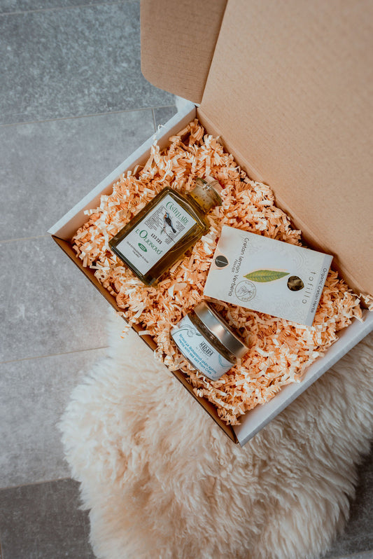 Ajándékcsomag bio-organikus prémium extra szűz olívaolaj Toszkánából, fűszersó és bio-organikus gyógytea Krétáról