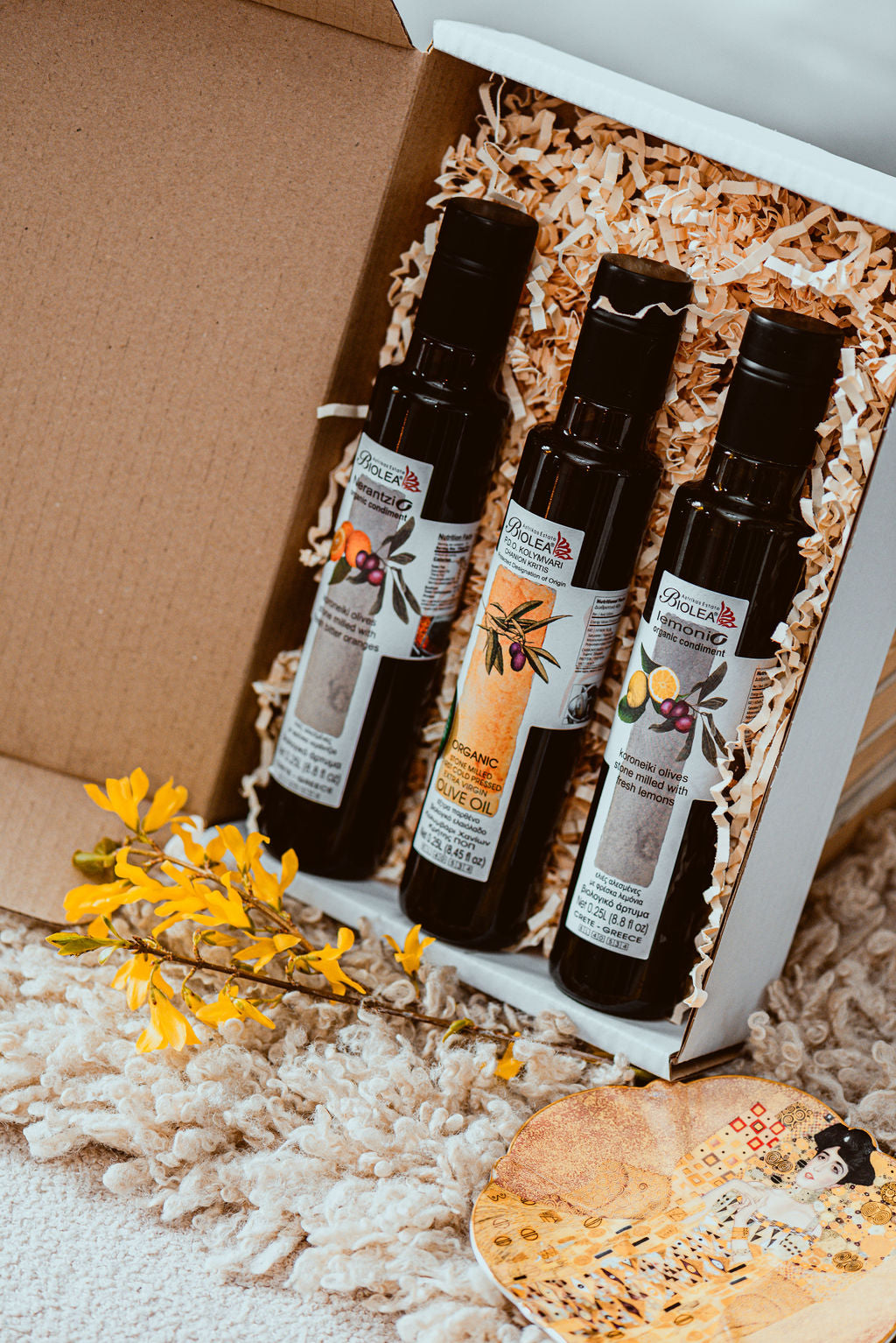 Ajándékcsomag bio-organikus, prémium extra szűz, narancsos és citromos olívaolajok Krétáról, 3x250 ml, díszdobozban.