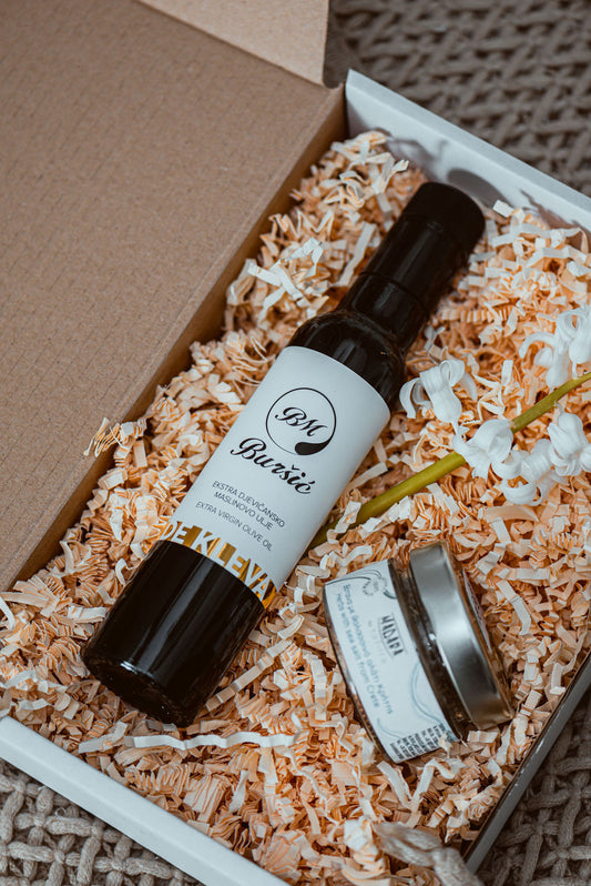 Ajándékcsomag isztriai prémium extra szűz olívaolajjal és krétai fűszersóval, elegáns dobozban